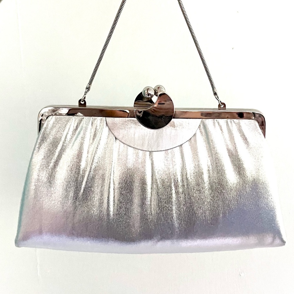 Vintage 60’s silver kiss clasp mod handbag purse evening bag